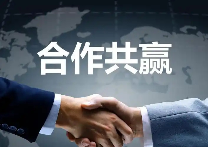 在F1比赛现场看到了外卖骑手 赛场上的极限与激情，街头巷尾的准时与守护。当职业精