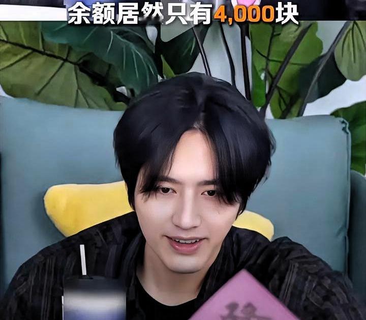 闫学晶在直播间叹了口气，说儿子一年才挣几十万。她家一顿午饭，11个菜。

弹幕还