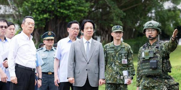 台湾中时新闻网今日发文写道：“在整体大陆架构之下，‘国军’的地位就清楚了：‘武装