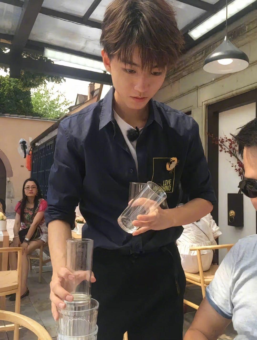 学长你太美好了💧比美照更有杀伤力的是王俊凯早期在白月光的赛道上无人能敌❄️王俊