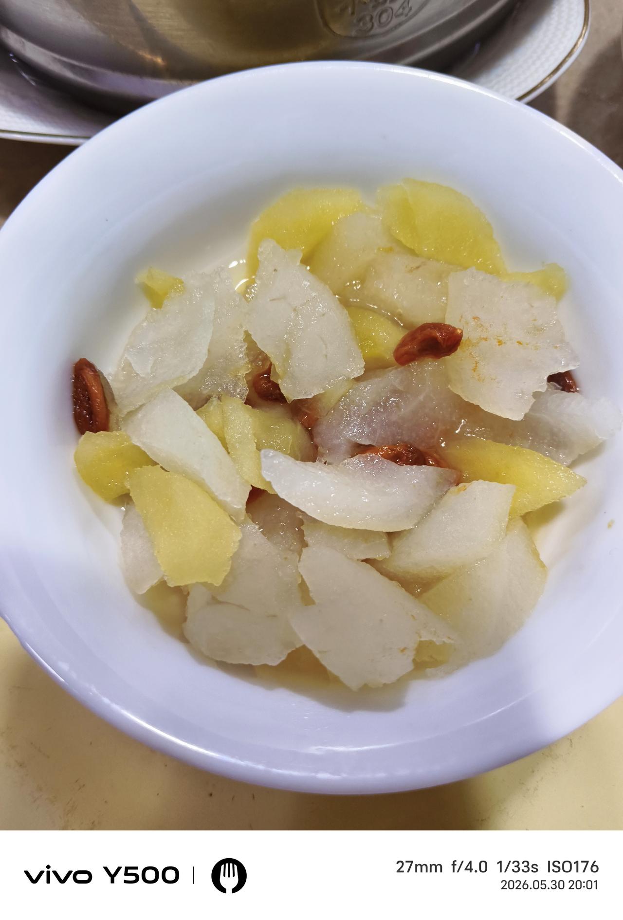 晚餐不爱做偷懒一下，把家里能凑的能吃的都凑在一起，组织的一个杂乱无序的晚餐。
 