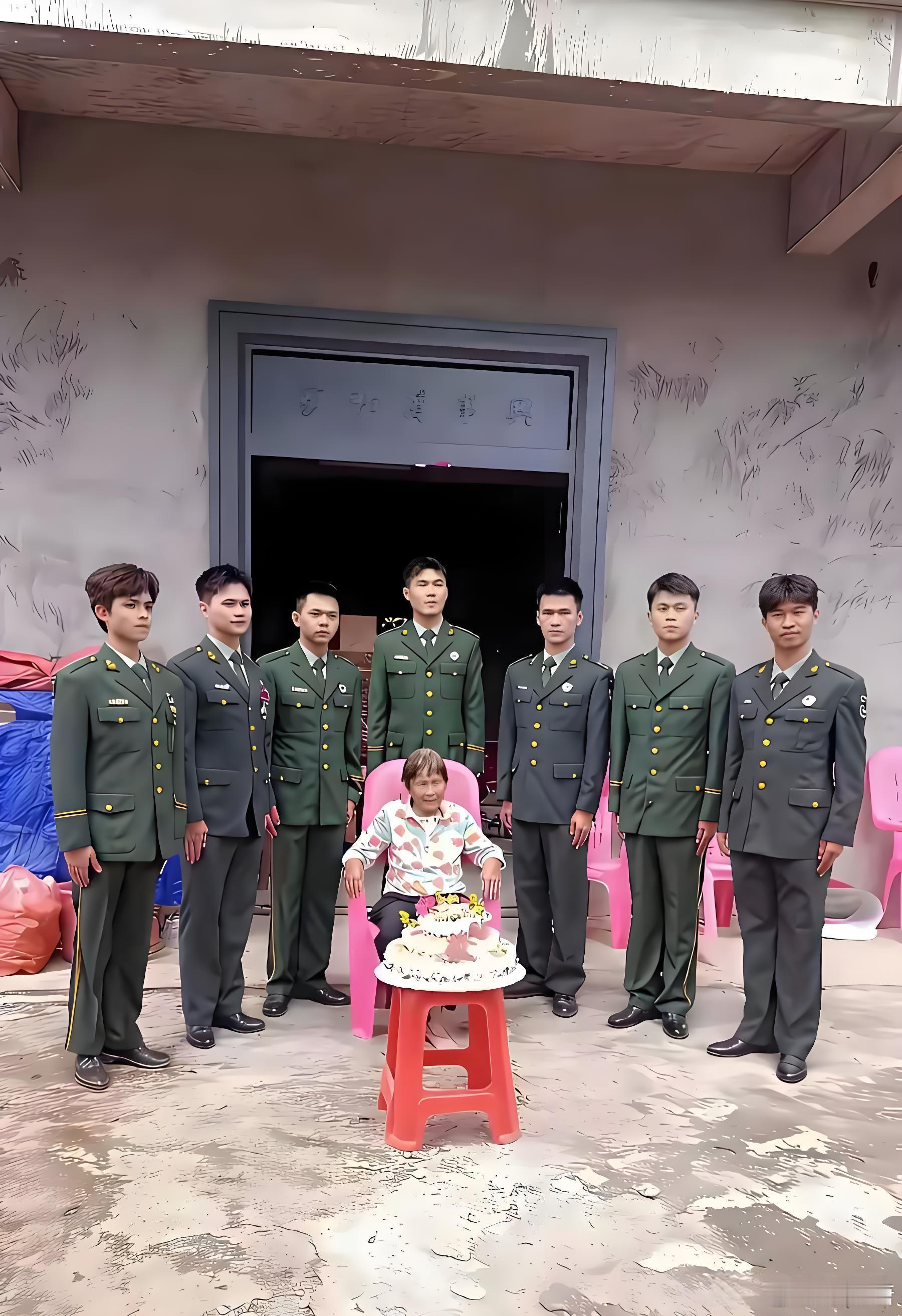 这个母亲真伟大，村子里肯定没一个人敢欺负她 