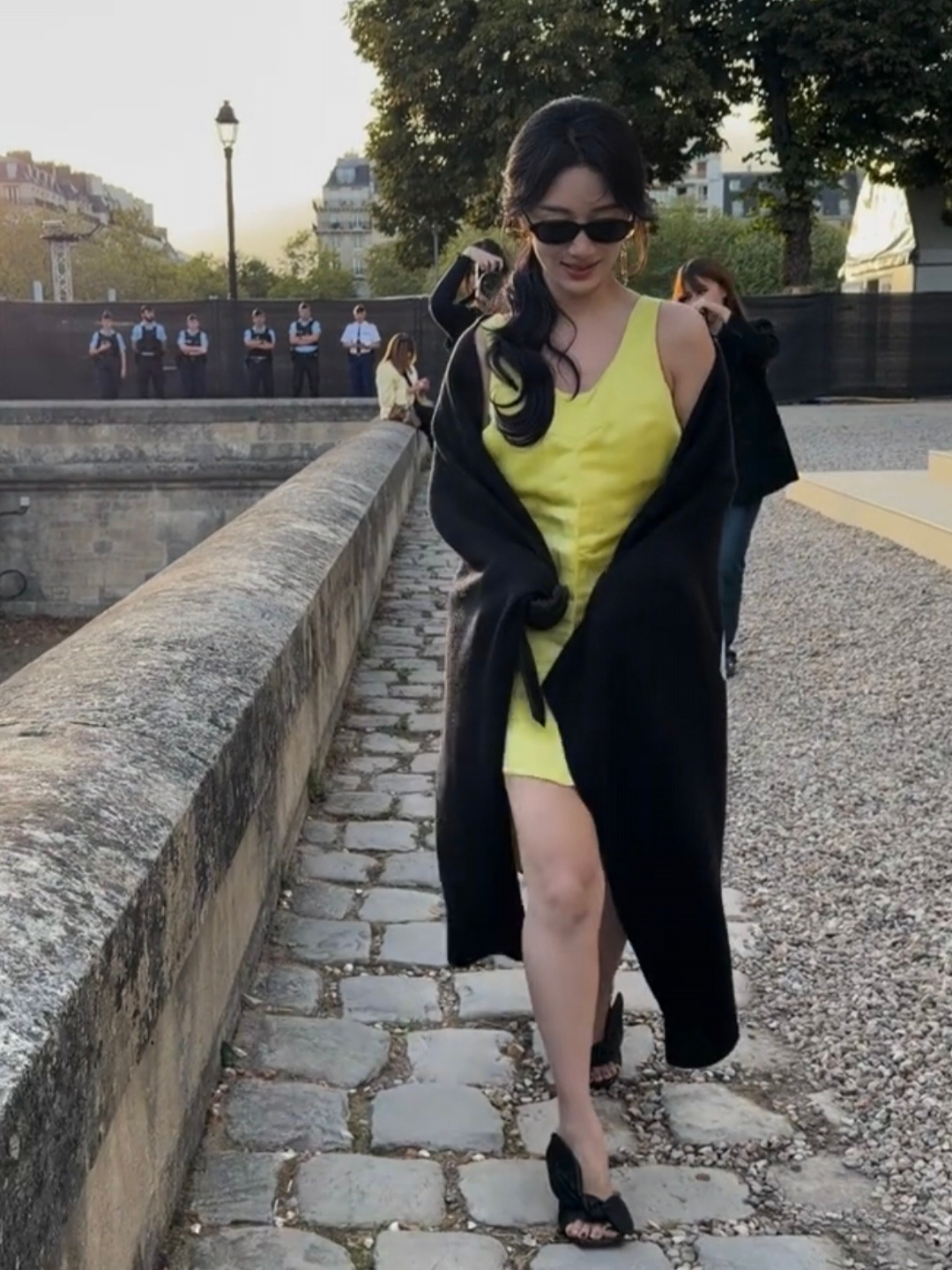 杨紫经常香肩半露啊？ ​​​