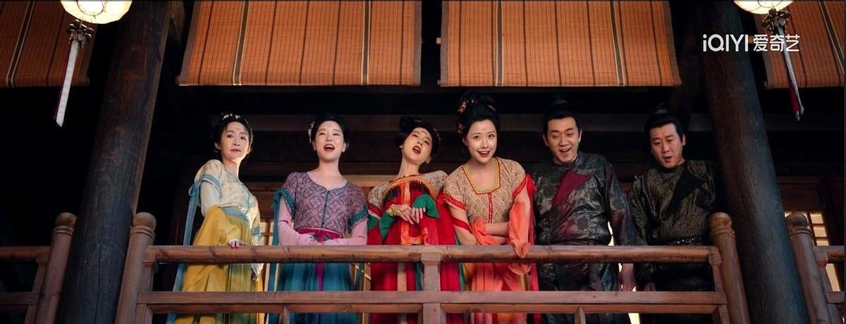 这剧里藏着个大秘密， killer 穿着白衣，不是为了装酷，是真有来头。
你以为