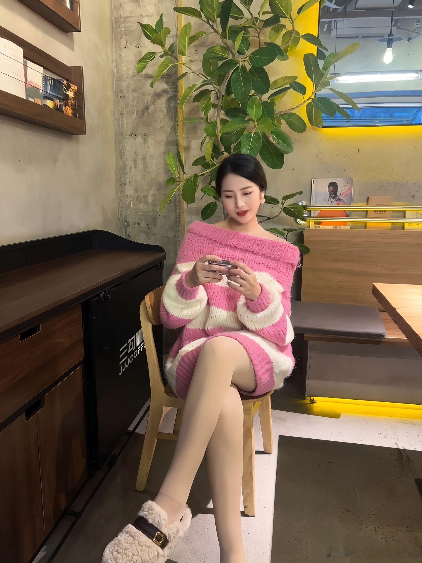 粉色毛衣，厚肉