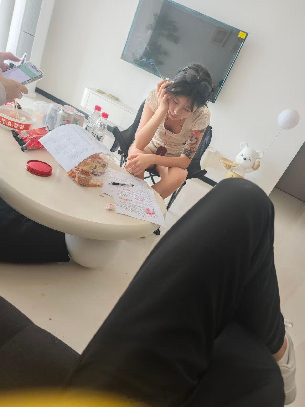 男子被一未成年女子约到家里喝酒，酒后女子主动亲吻男子，然后发生了性关系，事后女子