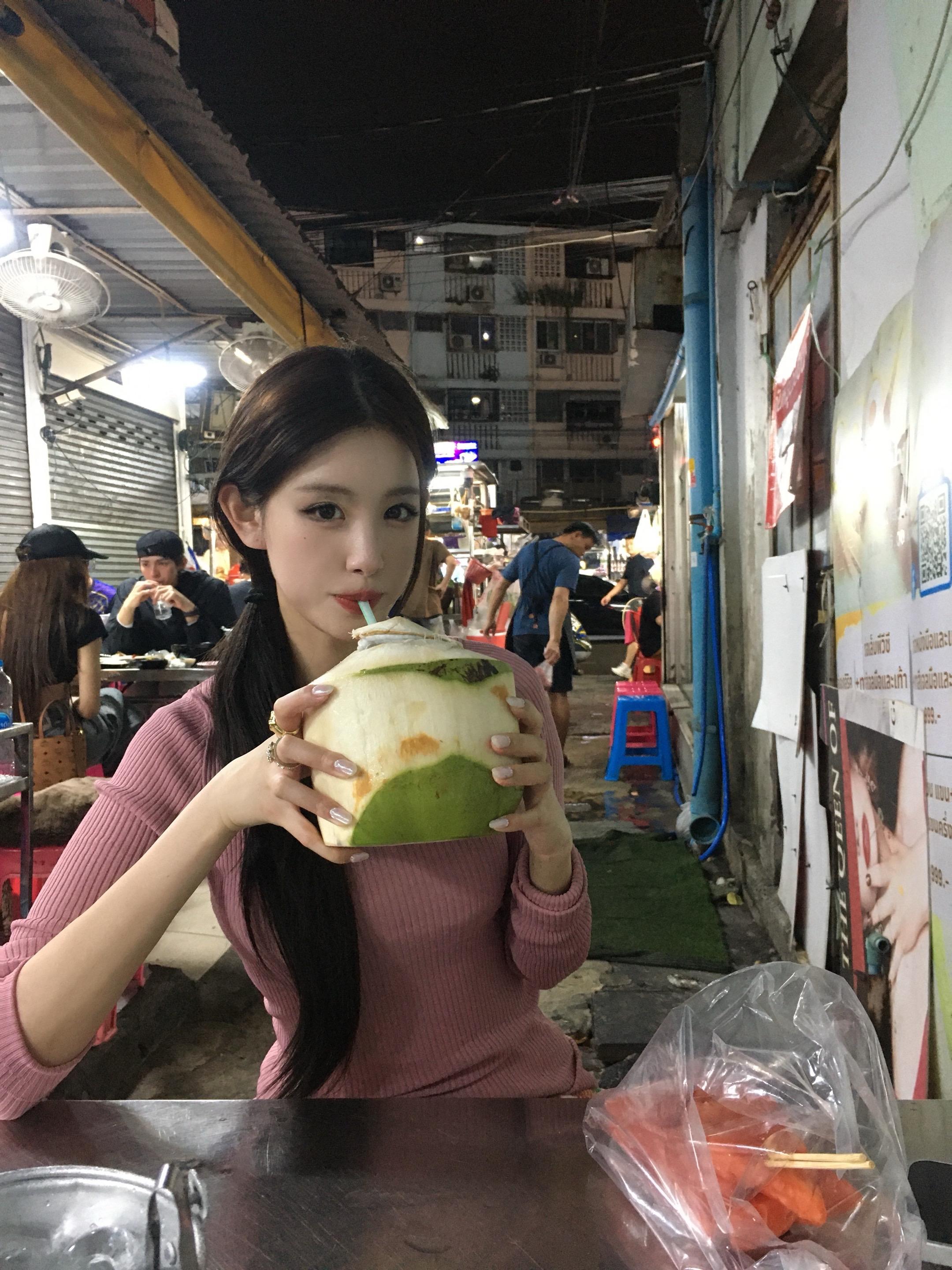 和漂亮姐姐吃路边摊