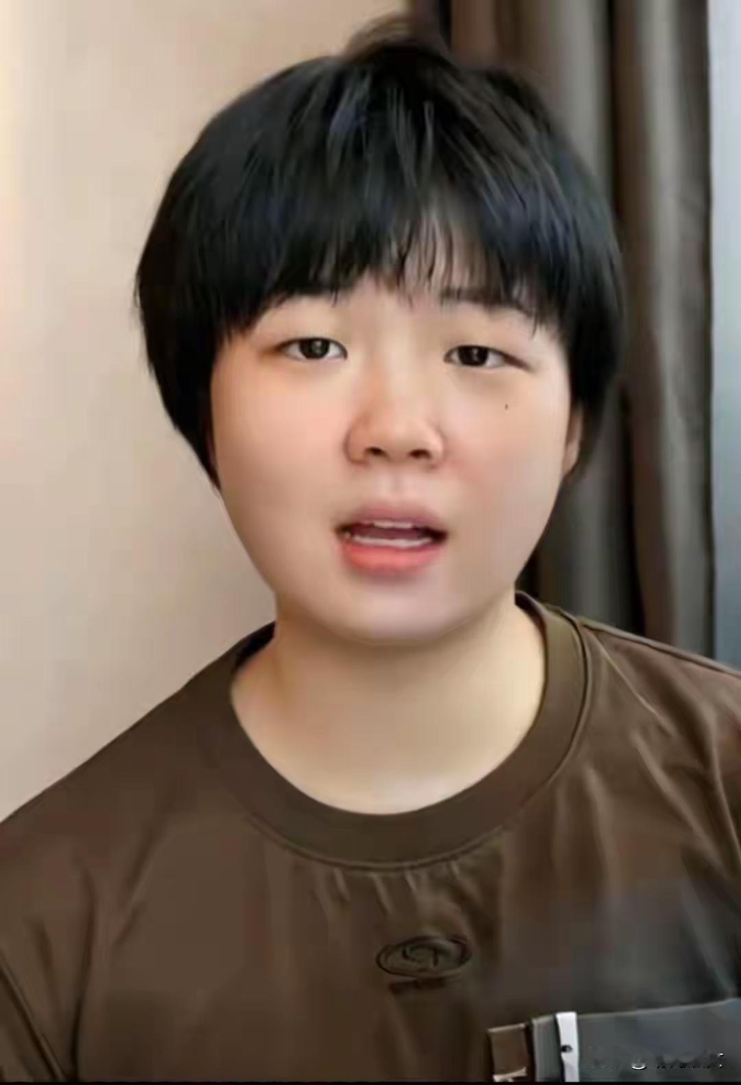 蒯曼首战表现不咋地！成都混合团体世界杯，小将蒯曼对阵香港选手朱成竹，虽然是2：1