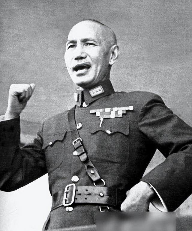 韩复榘之子韩子华因父亲在1938年被蒋介石处决，到了1948年国民党溃退时，他断