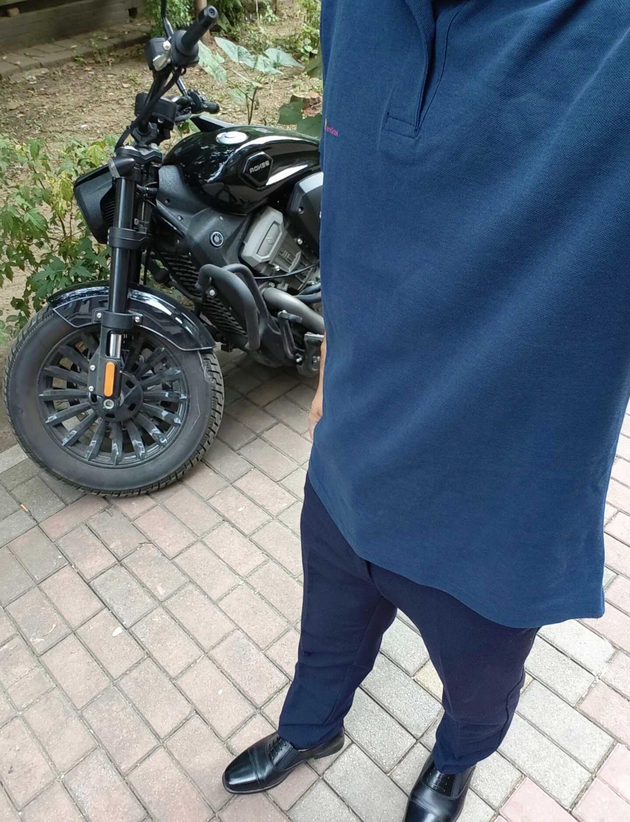 这是谁的车 这么好看
正装皮鞋 正装控 正装 正装出行 正装男 体制内穿搭 三接