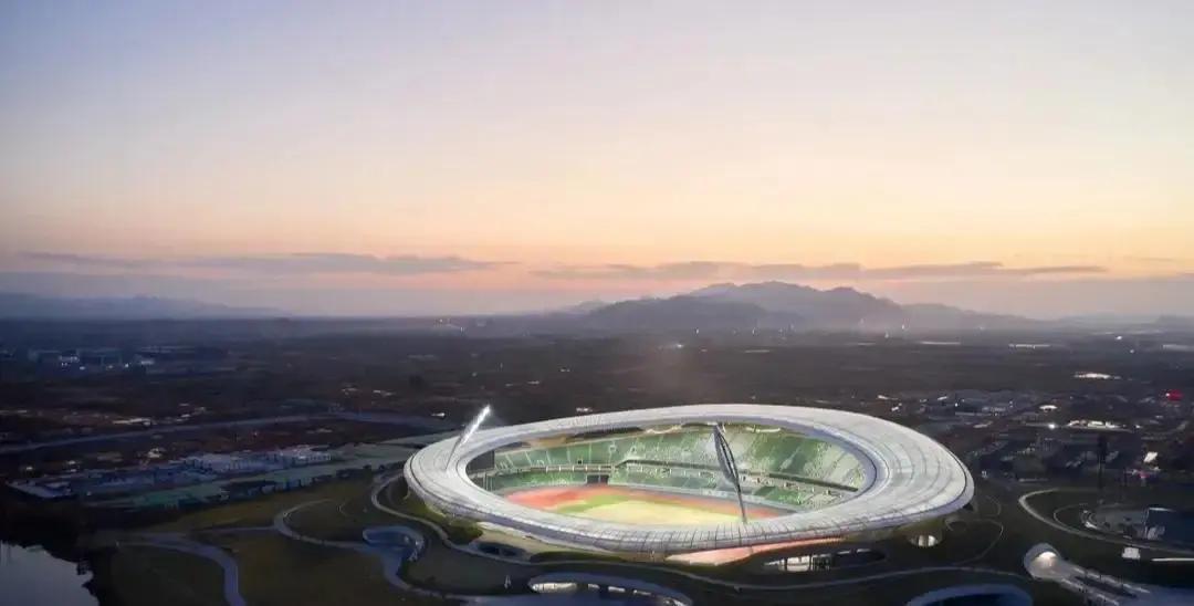 衢州体育馆3万人挤爆！
 
周杰伦刚唱完，座位又加5000个。130米大屋顶盖在