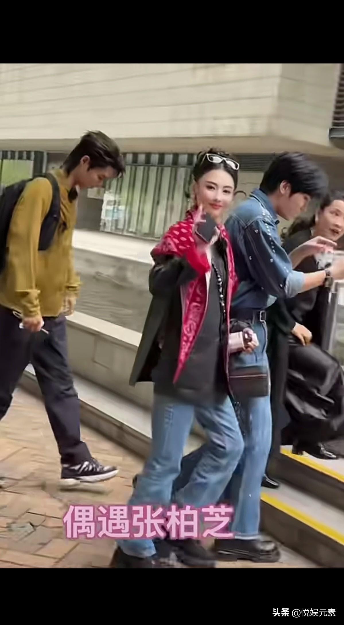 张柏芝确实不错，气质不减当年。
独自养大三个孩子，
没有再出和男人的绯闻，
她依