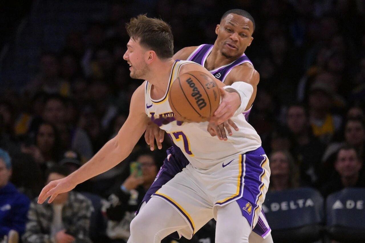 ▼ 东契奇生涯第20场45+ 追平威少 并列控卫历史第二 仅次于库里NBA常规赛