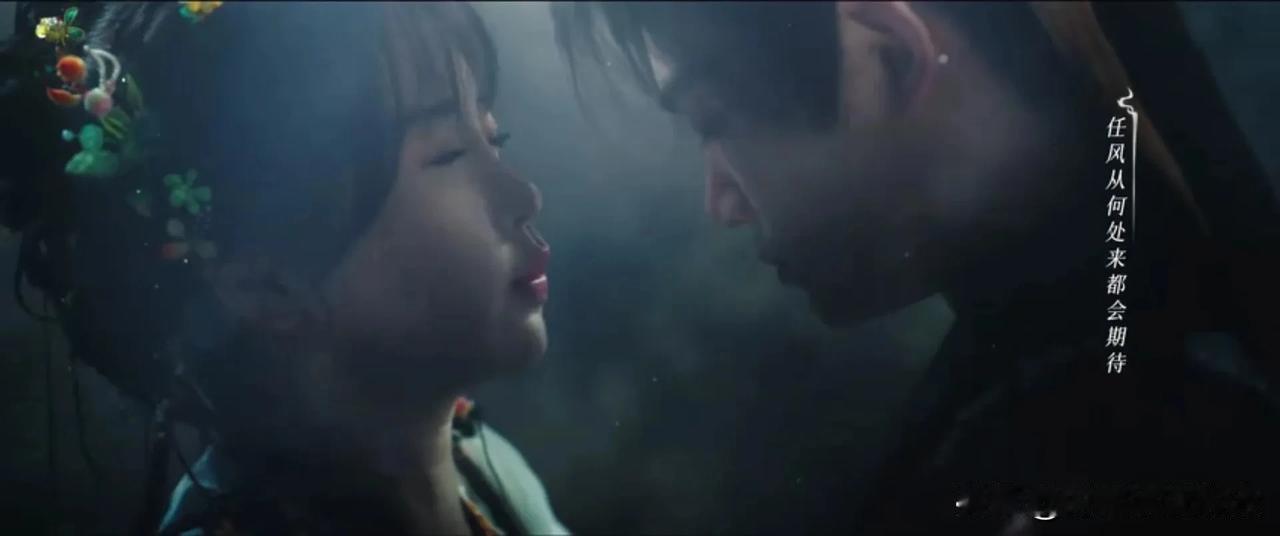 《永夜星河》妙妙和慕声是不是亲过了呀！慕声表情不对呀！[灵光一闪]

慕声被水球