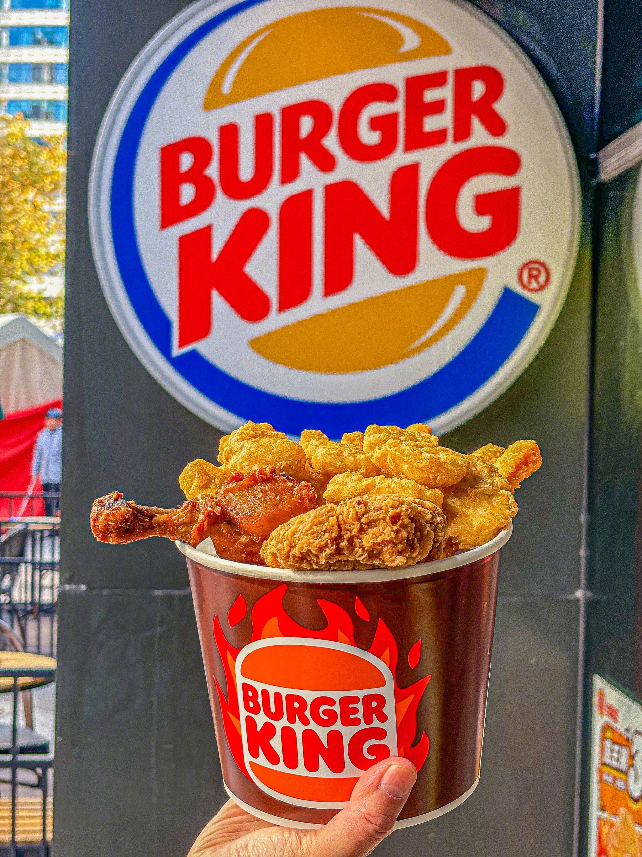 【汉堡王中国卖了 此前星巴克中国业务的多数股权出售给了博裕投资】据界面新闻，20