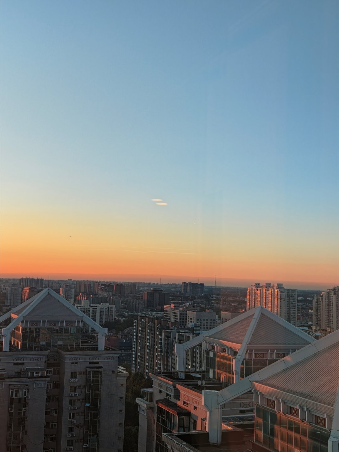 原来不到5点太阳就出来了呀？ 
