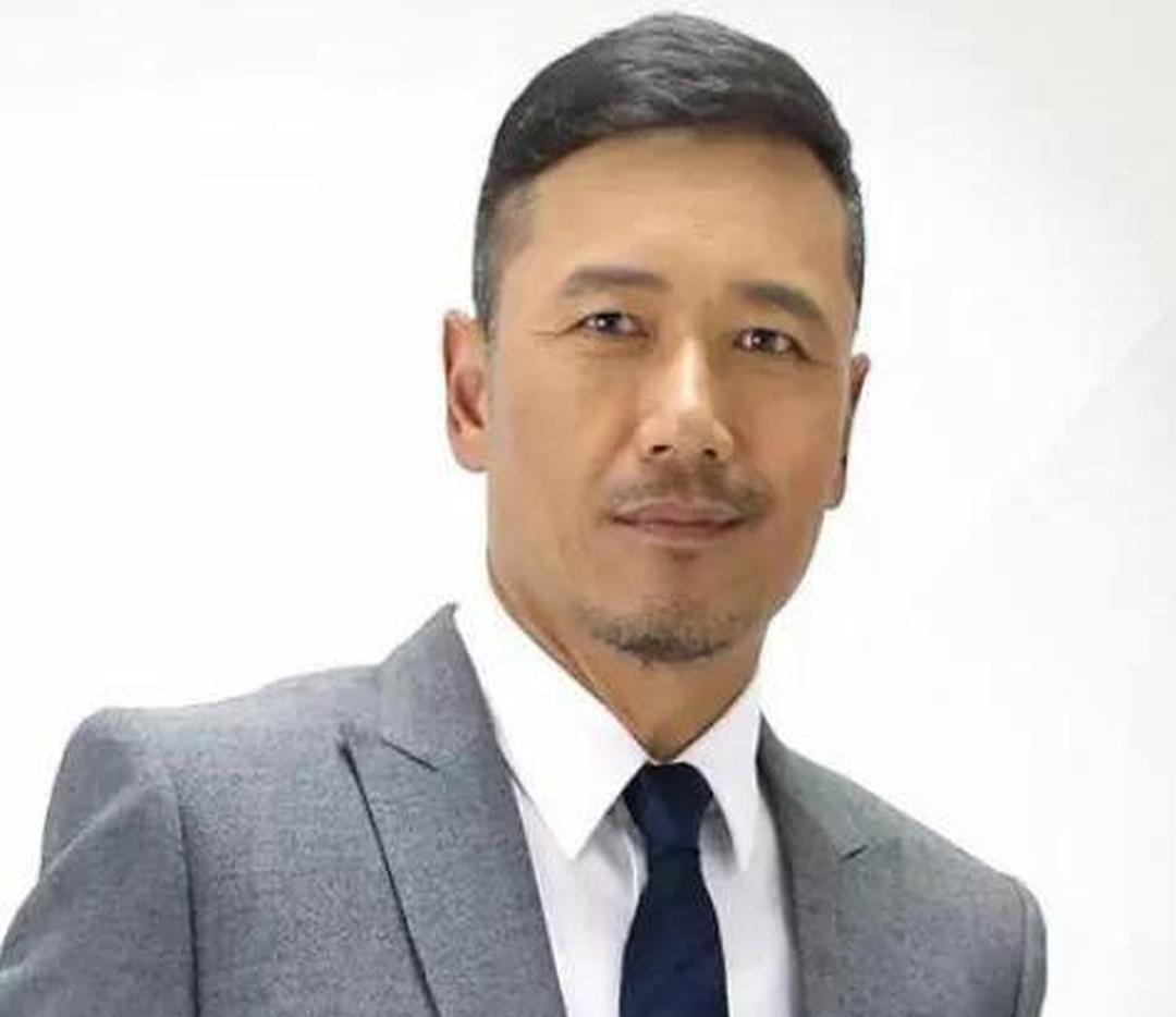 1991年，苗侨伟父亲弥留之际，他说：我撑不过去了，临死前，带我回祖国大陆吧，不