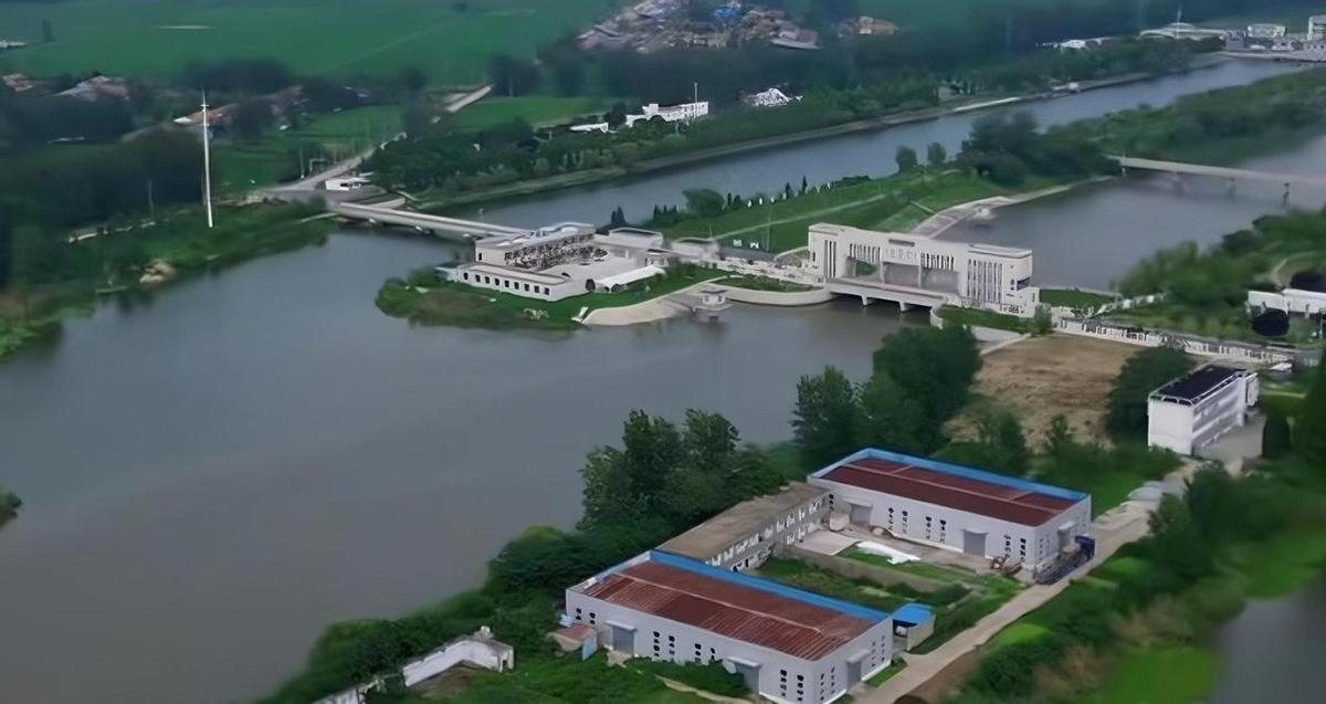 刘老涧船闸，一天过船35万吨，比你家小区停车库还忙。
船民不用下船，手机点两下，