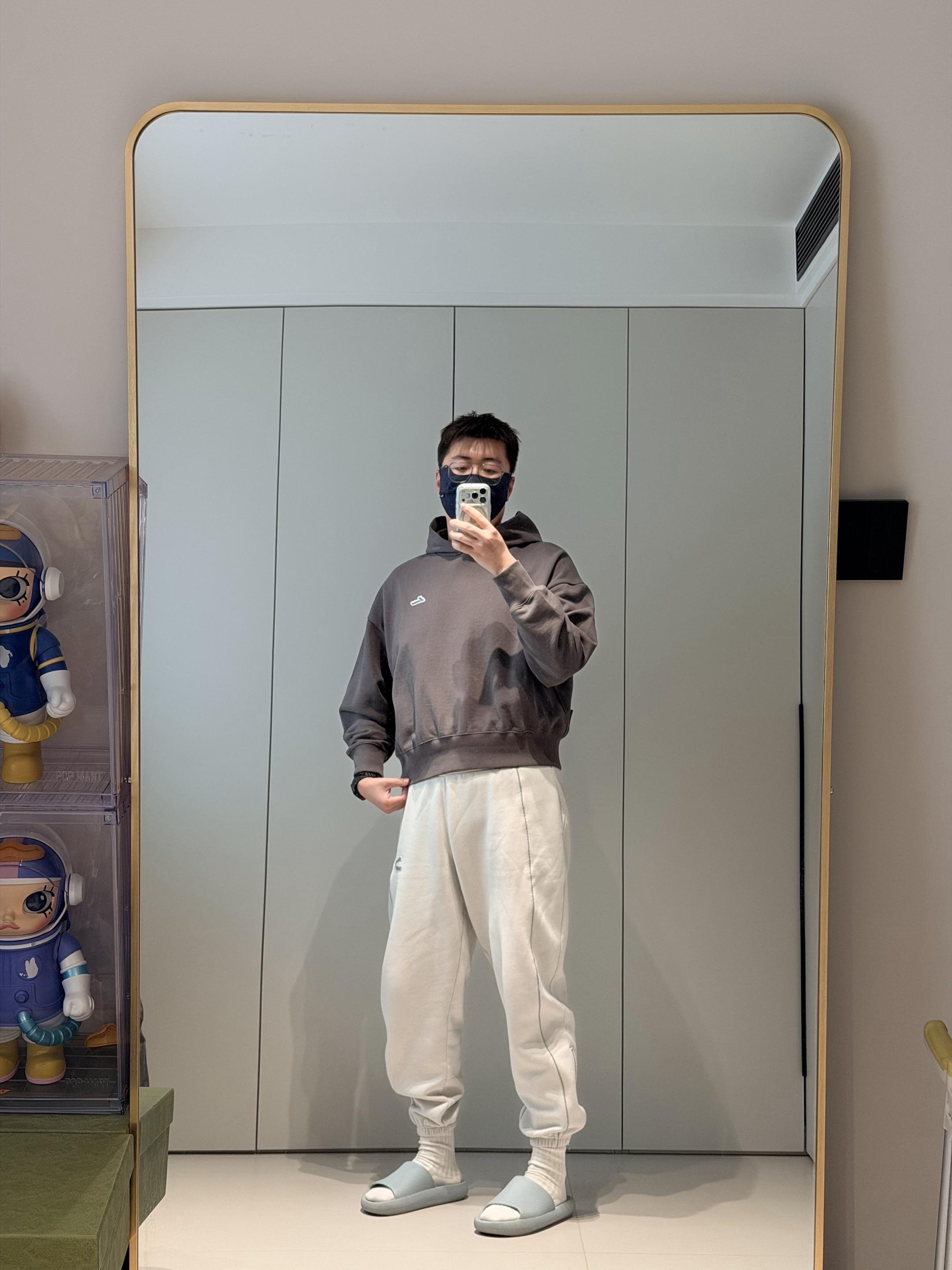 190 ootd室内穿搭 灰色运动服穿搭 运动裤休闲风 运动裤ootd 190