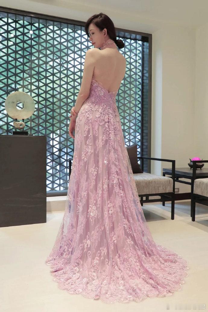 林志玲儿子会说妈妈我爱你了 据台媒，接受采访时聊到生活中最开心的事：“现在我的儿