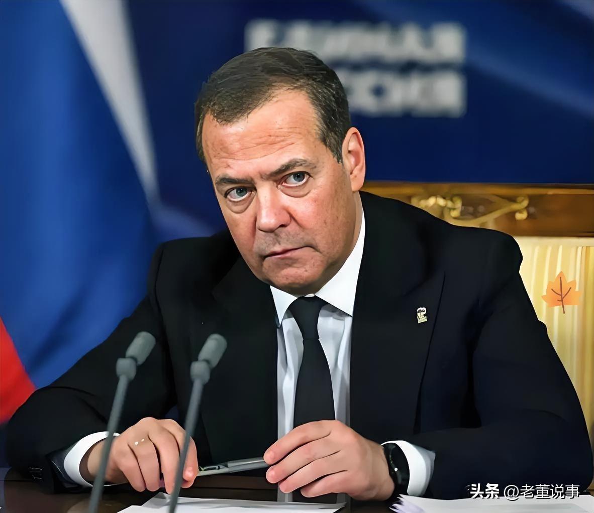 美国这回彻底演砸了！
刚看到的消息，俄罗斯外交部直接拍桌子了，说美国和以色列空袭