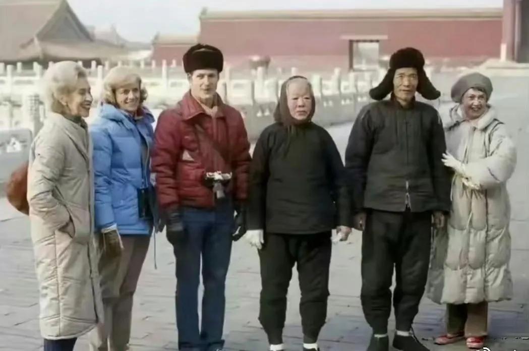 这个外国人 是个病人
木匠在外网上看到这张外国人发的照片，下面还配有一行文字，“