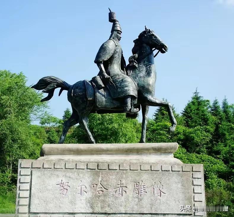 那座看了让人憋屈十年的清帝雕像，终于被夷为平地了！

看着那堆废墟，真想给现在的