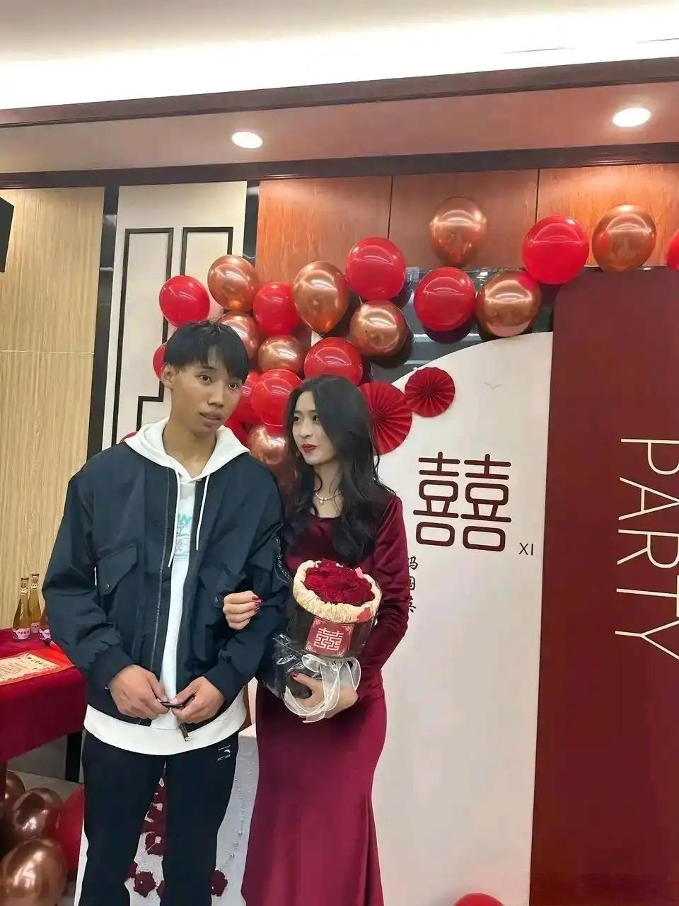 婚姻并不像谈恋爱，
一定要郎才女貌，
只要适合对方就行了。