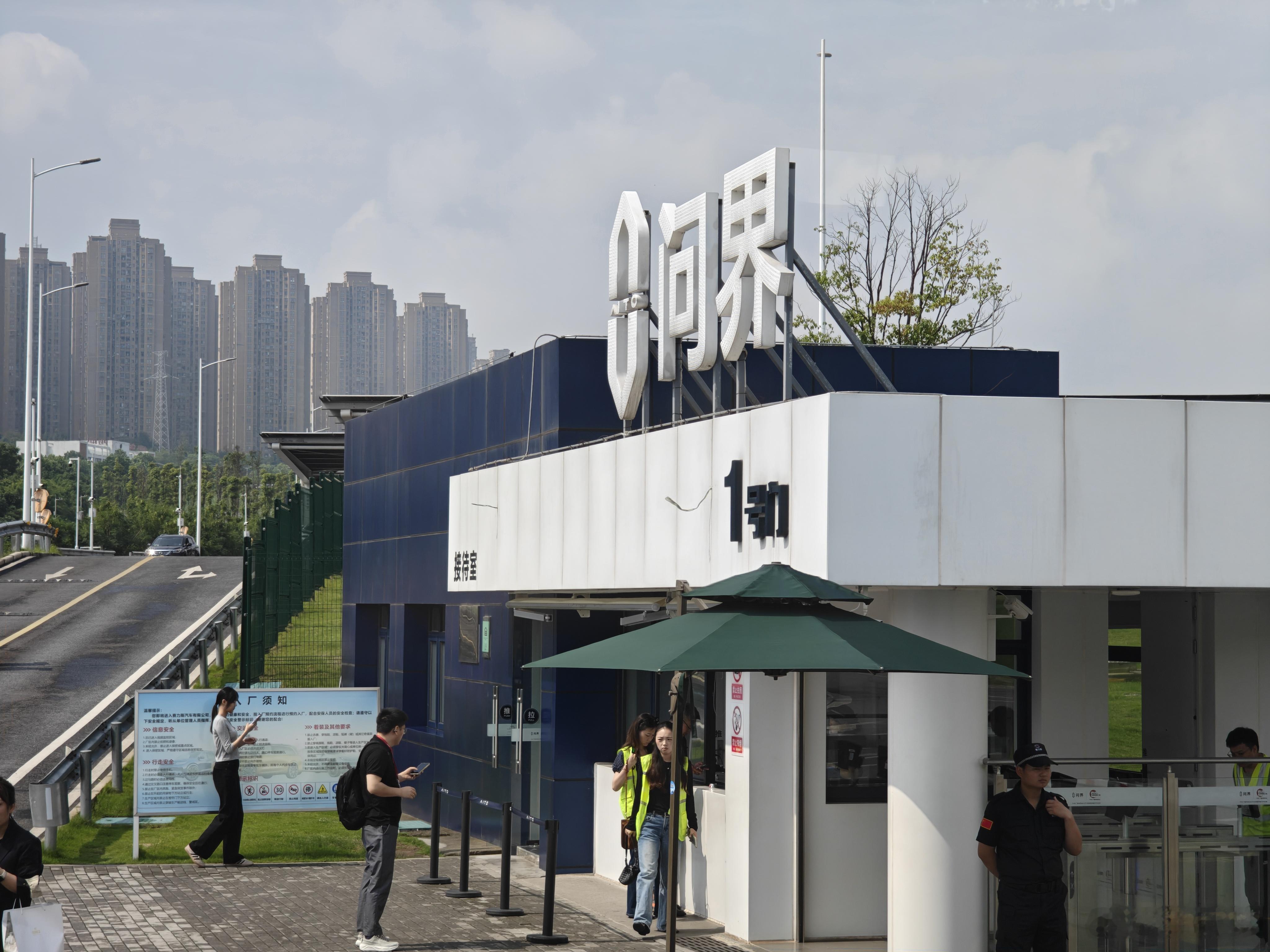 你的全新问界M9在不在里面，在的话我帮你开回广州