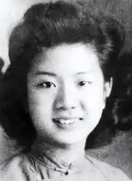 1949年，特务头子毛森抓捕了一个交际花小姐，审讯的时候，毛森用刀划开她的衣服，