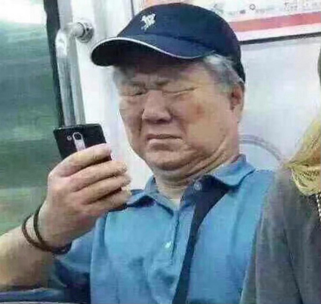 月经弄脏卧铺遭索赔女子称很愧疚成年人出门在外，就不要老给别人添麻烦了。本身就是自