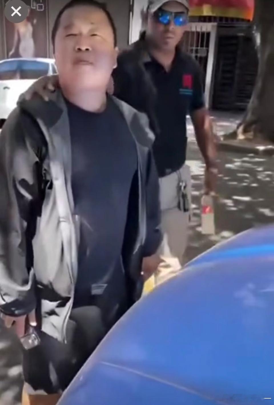 蓝战非被绑架警方已立案人安全就好，出国在外多注点意吧，一些偏僻的地方尽量少去！ 