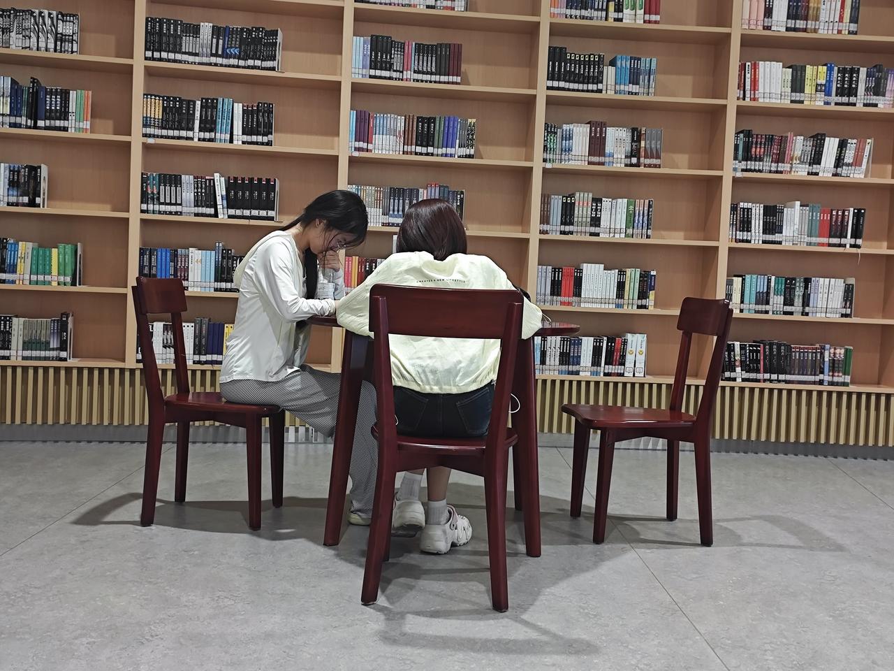 过去我们默认一条公式：

作业写完 + 不惹事 + 考试靠前 = 好孩子。

2