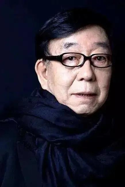 1983年，一位民工胡乱敲击饭盒的节奏被一个人无意间听到，谁曾想，就是这个敲饭盒