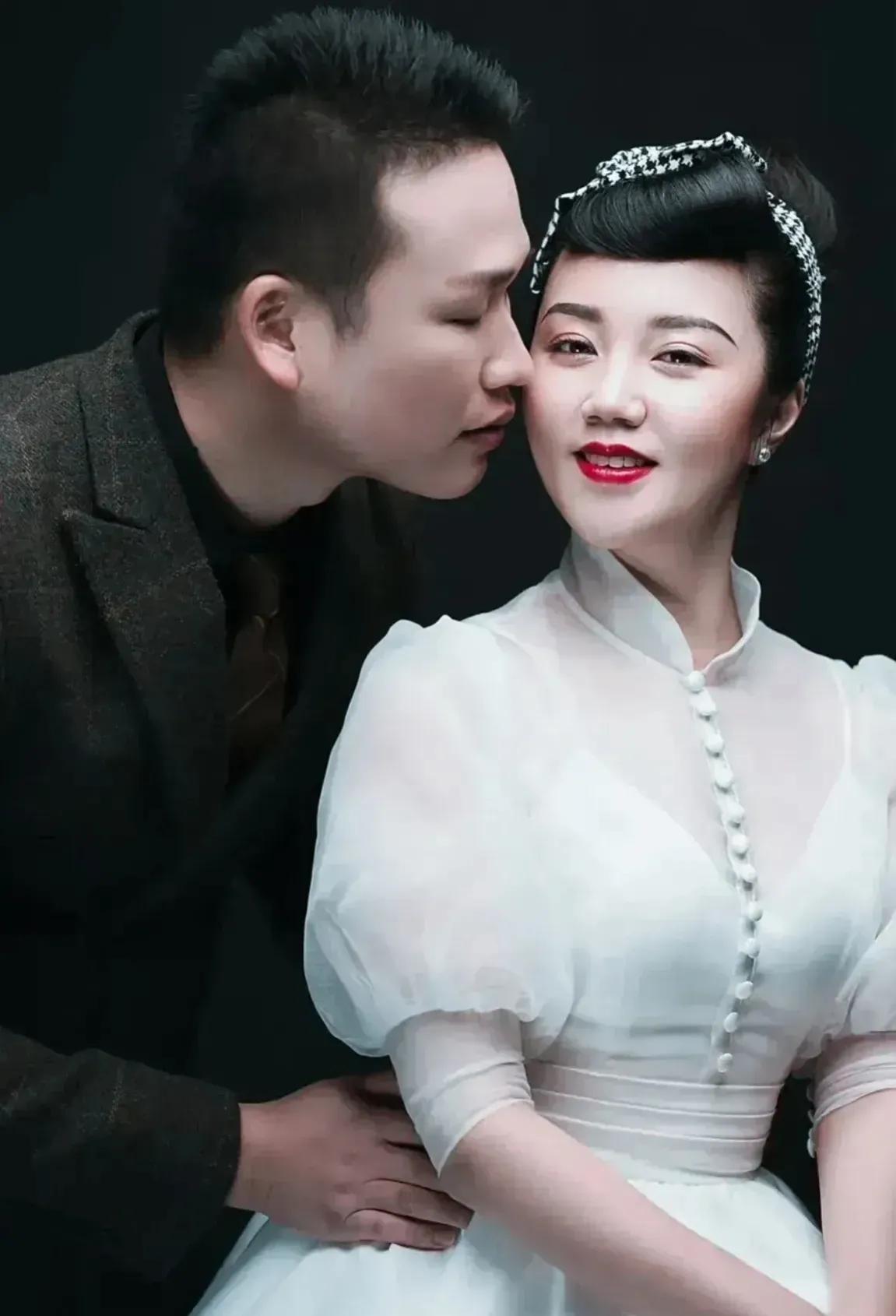 梁局长老婆照片曝光，颜值堪比女明星，比“小三”经理漂亮不知道多少倍，网友直呼：梁