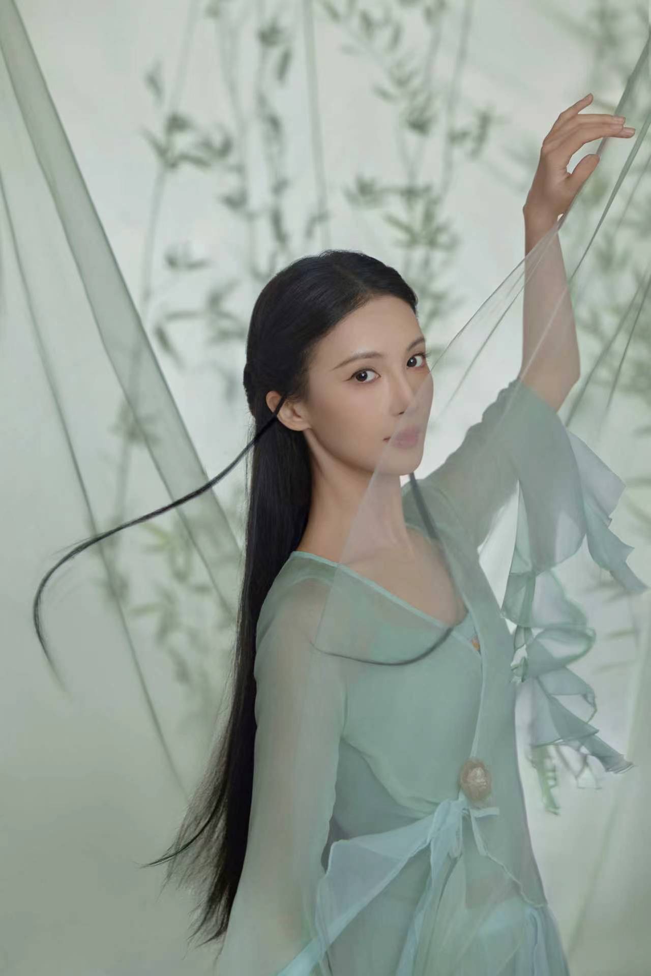 金晨上音综了浙江卫视上星综艺天赐的声音舞台上金晨演绎《半壶纱》，国风意境拉满仙气
