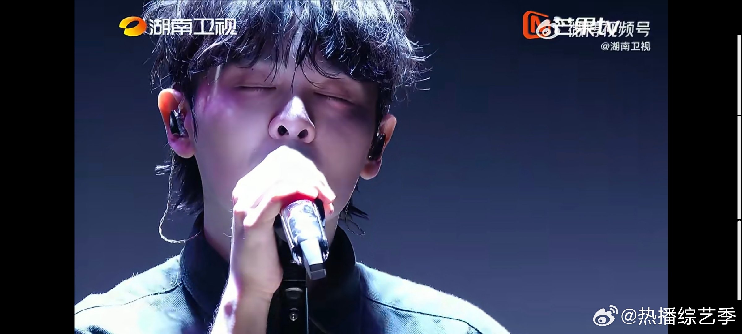 歌手直播尤长靖三月破碎感他的嗓音天生自带柔软的质感，特别适合诠释这种伤感的故事。
