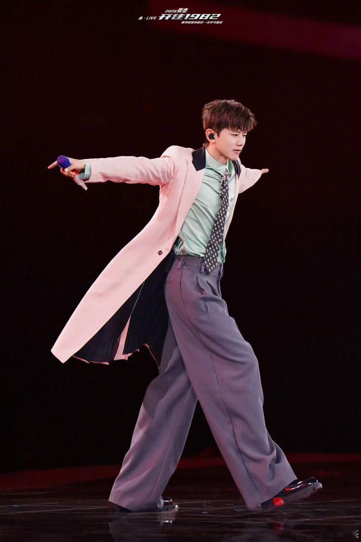 张杰每一场都十分美好十分精彩张杰第十场鸟巢演唱会结束发文“每一场都“十分”美好、