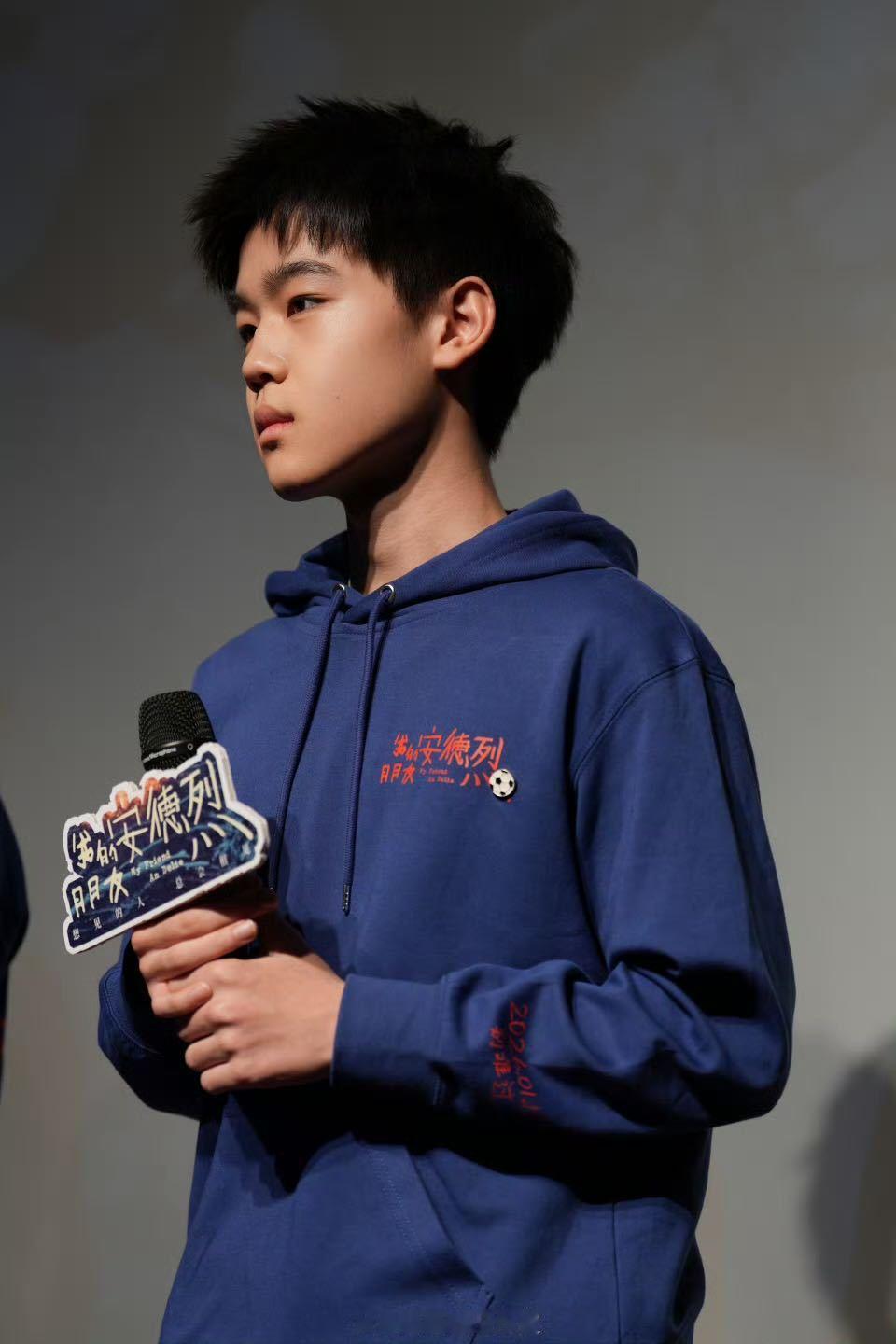 韩昊霖哭戏 韩昊霖处理安德烈的哭戏时，有一种惊人的克制。这种克制反而放大了情感的