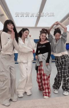 代斯在乘风爆改小品演员 达啦崩吧四人组这耍宝的样子也太对我胃口了，又蹦又跳的好有