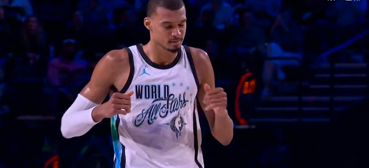 2026年NBA全明星赛，文班亚马的表现太亮眼了。在此前的范特西篮球里，他场均2