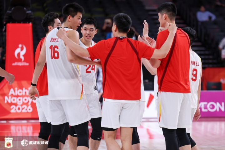 首节比赛，中国男篮表现不佳，第一节结束时以15-28落后。中国男篮vs日本男篮 