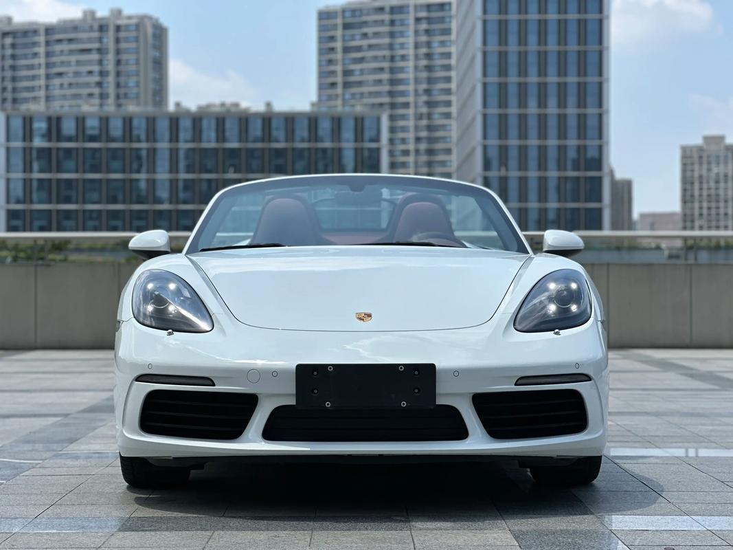 2025年，保时捷宣布718 Boxster和Cayman燃油版订单永久结束。这