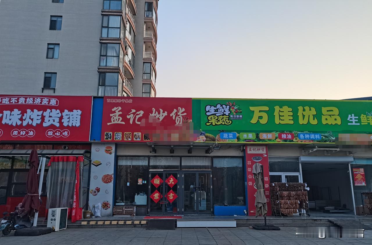眼看他开业，眼看他关张。
这三家门店，三年时间三开三闭，“你方唱罢我登场”，发财