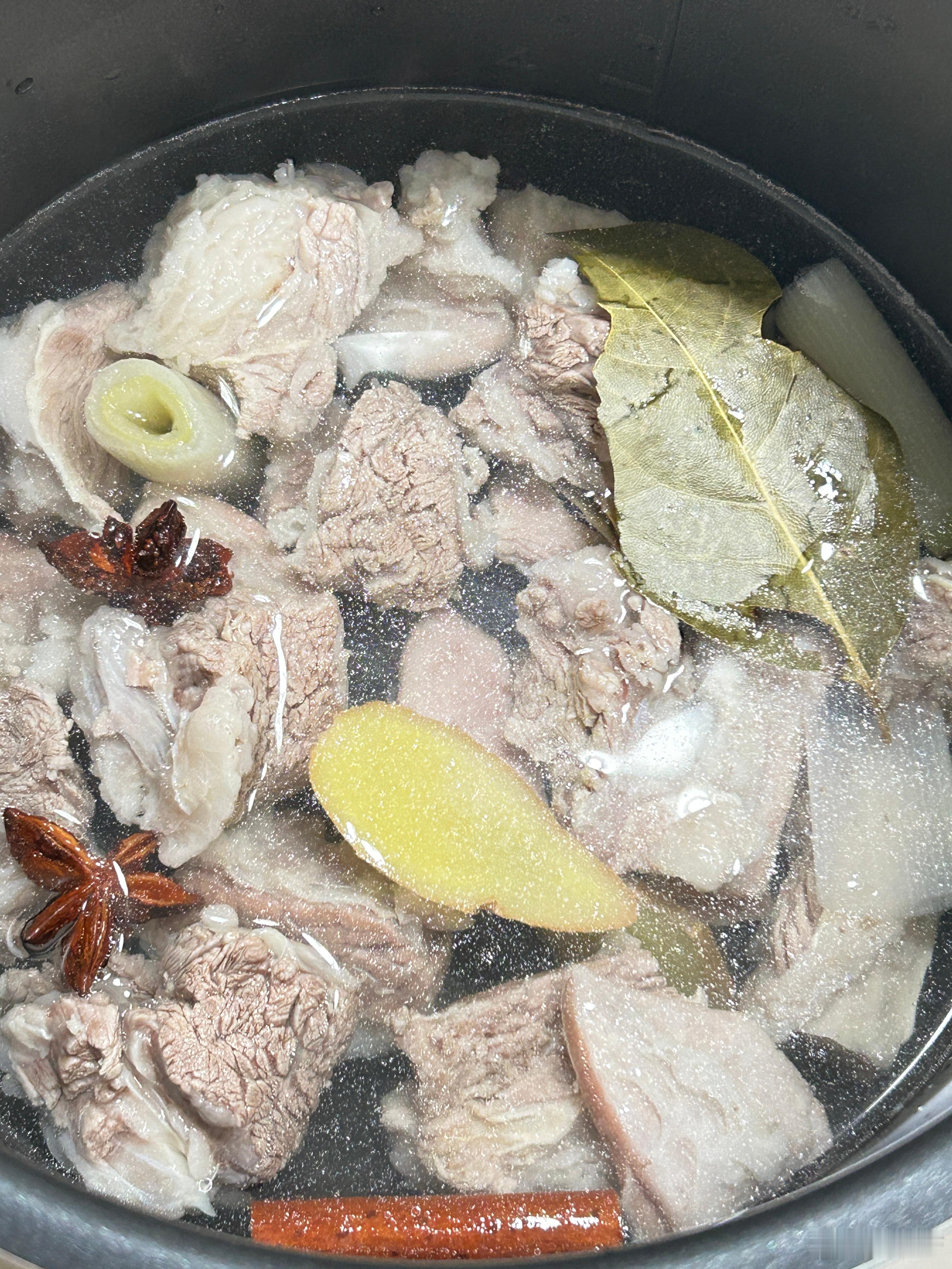 [吃瓜]今天给自己做一个鲜椒牛肋条，嘿嘿～ ​​​