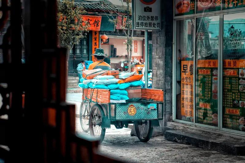 上联：世间百态藏学问，念姐邀对下联：人间道场皆文章