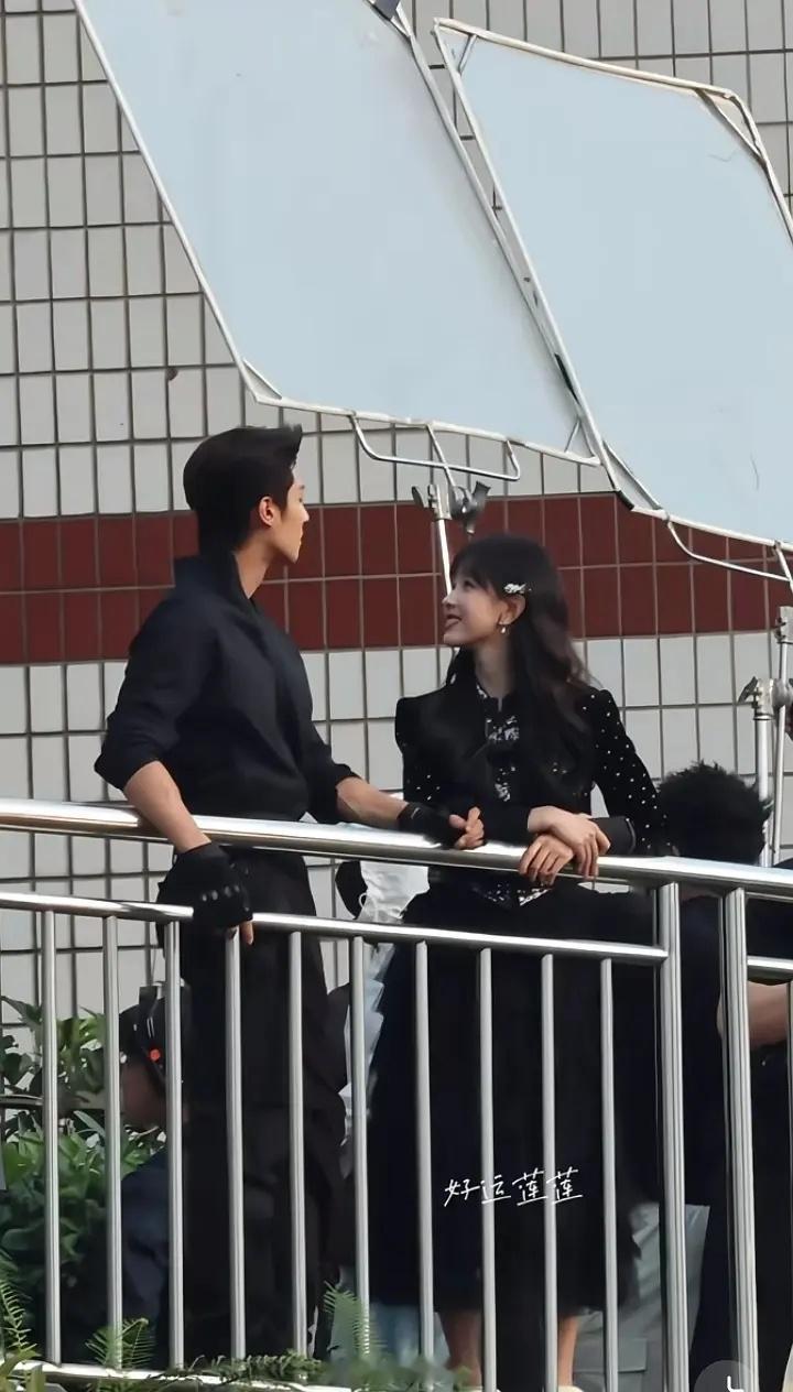 玩偶男女主生图路透，感觉陈都灵还是适合搭有身高体型差的男演员 