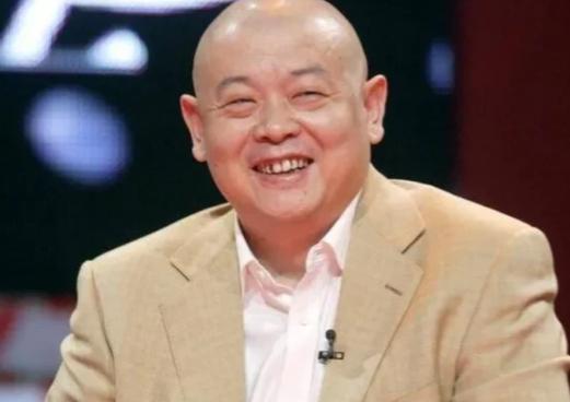 2005年，演员傅彪患上癌症，当时冯小刚直接拿出了200万，张国立也拿出40万帮