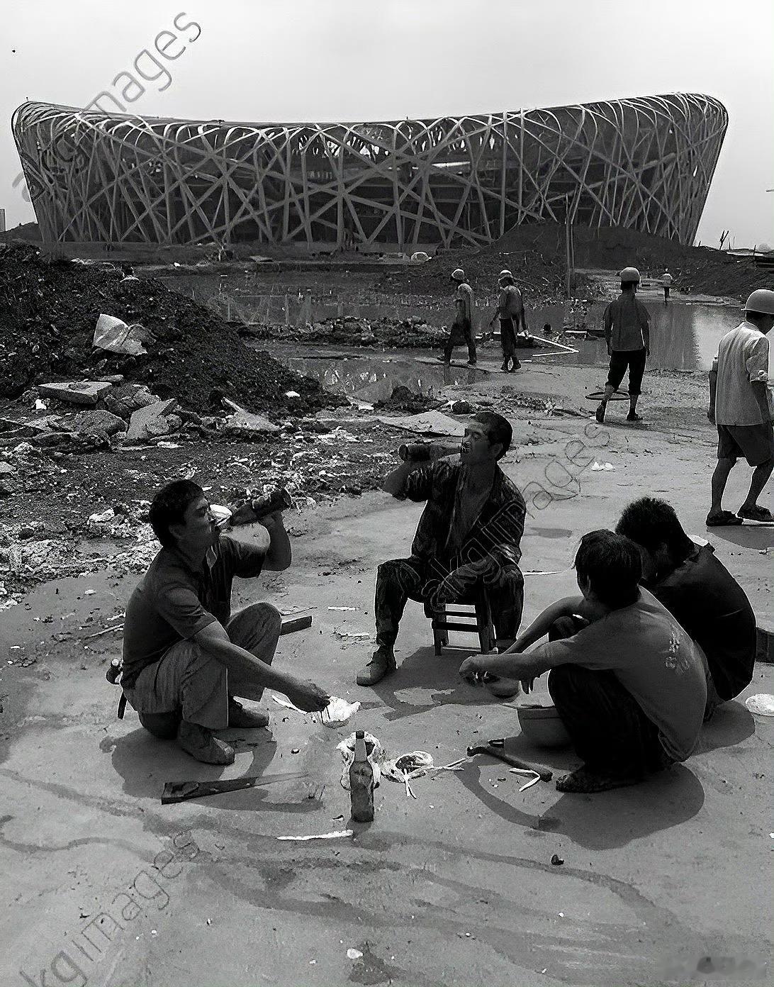 鸟巢前畅饮，北京，2007年 ​​​