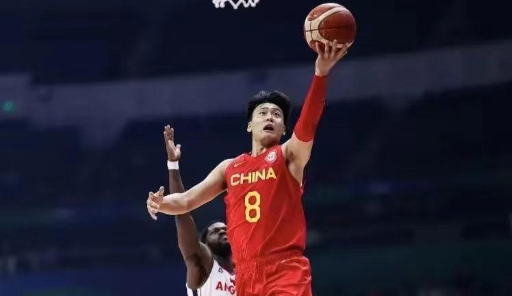 赵睿世界杯3场小组赛，场均15.3分1.0篮板1.3助攻。
周琦世界杯3场小组赛